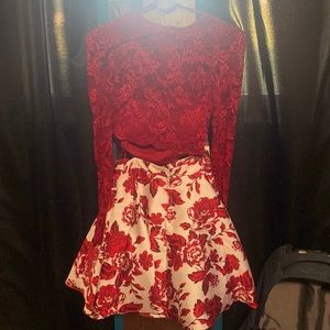 City Vibe Size 0, Red Floral, 2 piece long sleeve dress